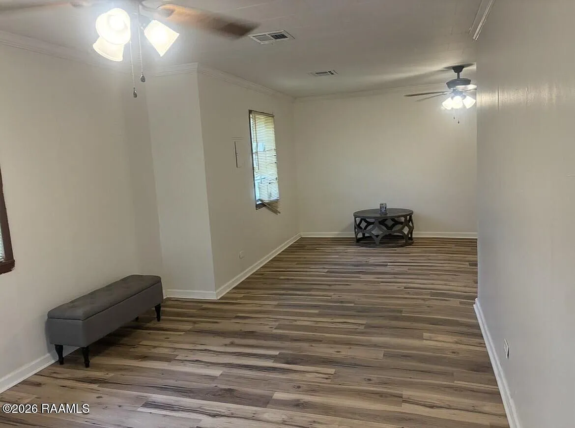 3 bed, 2.0 bath, 1635 sqft, $1,200 — Photo 2
