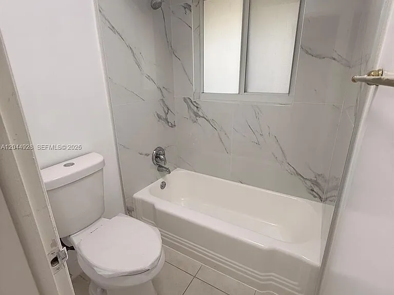 1061 NE 26th Ave #1061 — Photo 9
