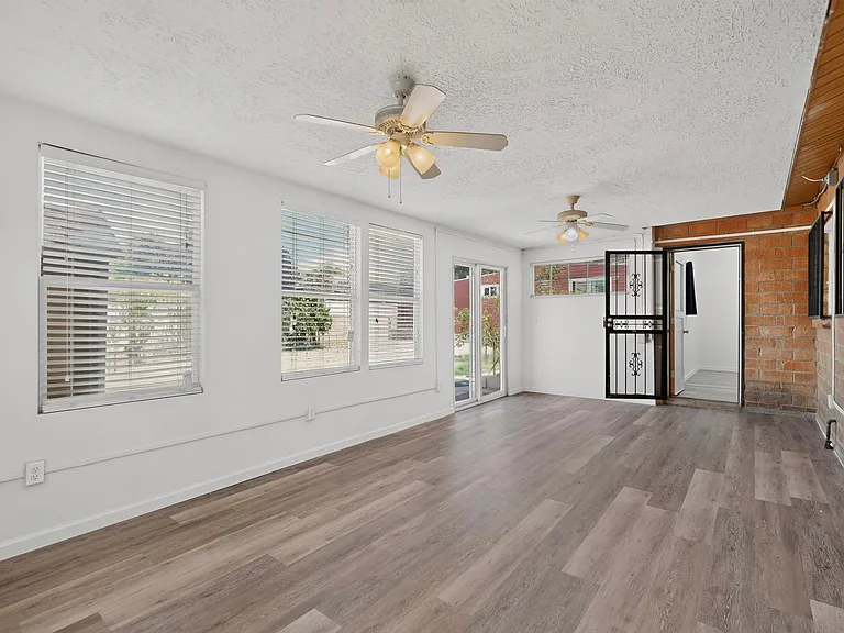 8715 Menaul Blvd NE — Photo 21