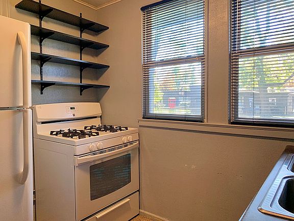 5th image of 2806 Cottonwood Ln