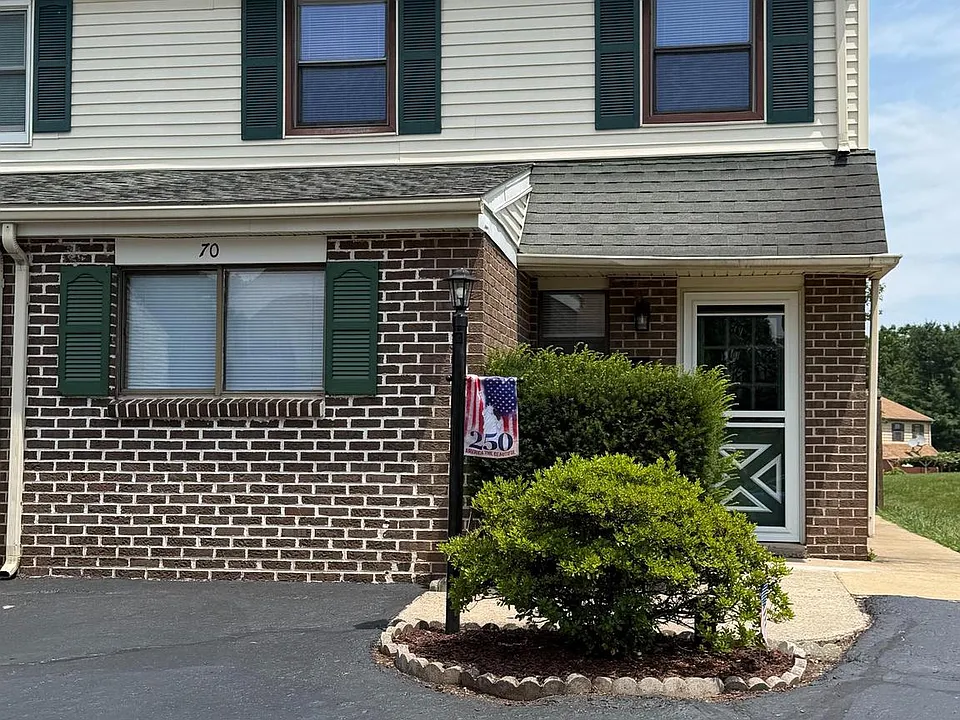 70 Orchard Ct