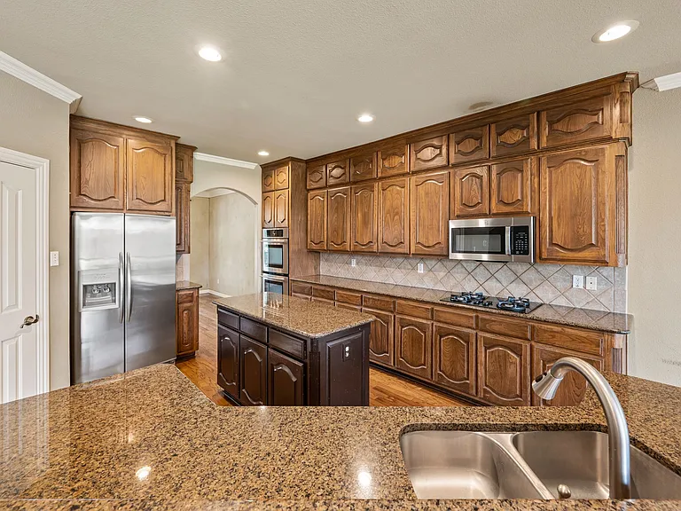 3316 Lexington Ave — Photo 37