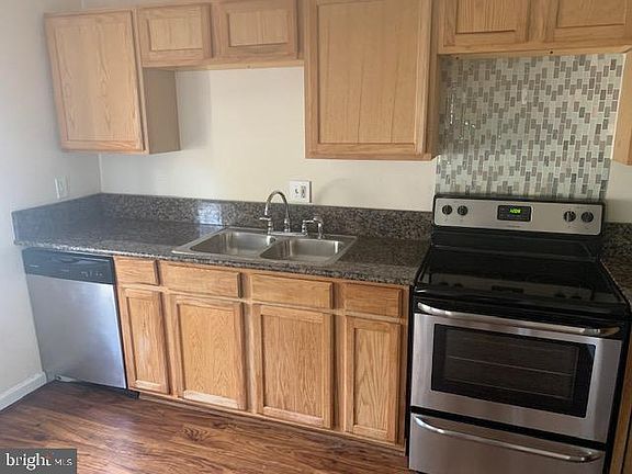 3rd image of 400 Olde Greenwich Cir