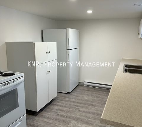 3rd image of 128 Oakwood Ave #3