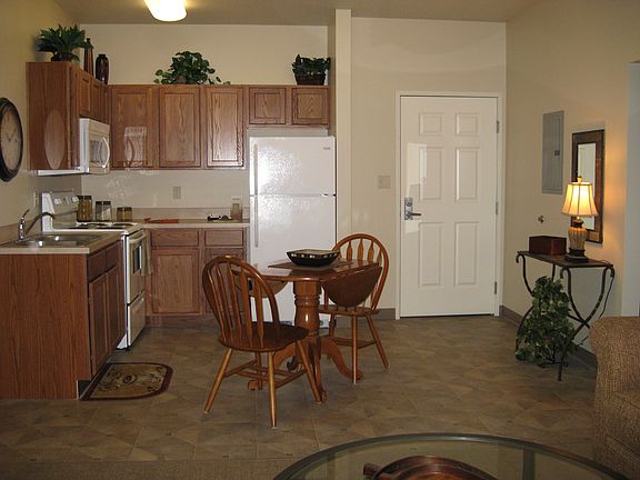 Kitchen & dining area