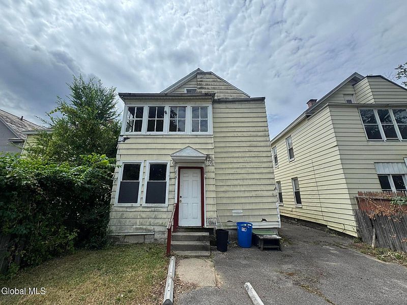 2nd image of 1753 Albany Street