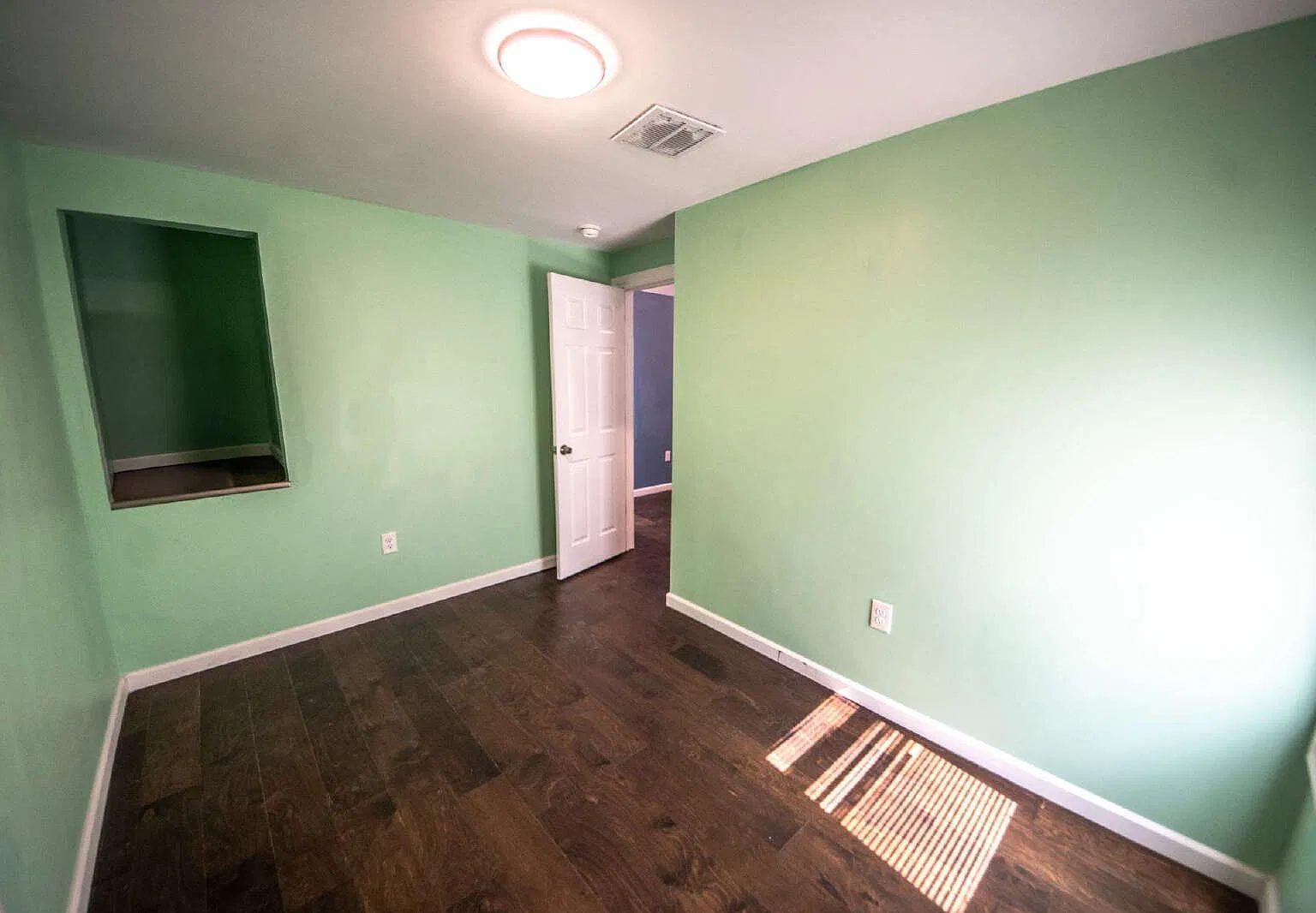 3 bed, 1.0 bath, $1,490 — Photo 4