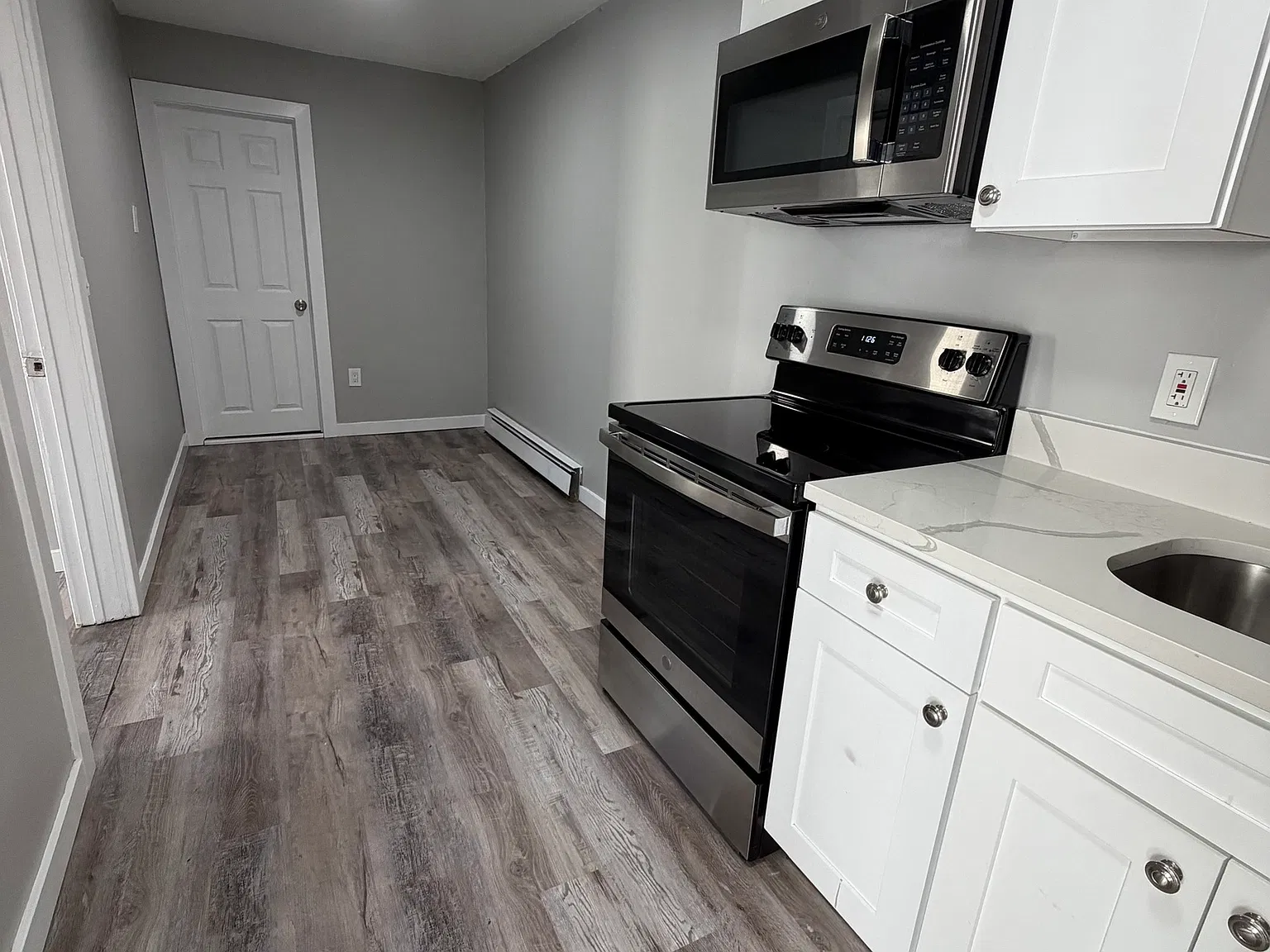 1 bed, 1.0 bath, 700 sqft, $1,350 — Photo 3
