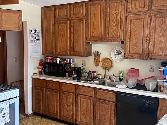 3rd image of 6 Marlin Dr