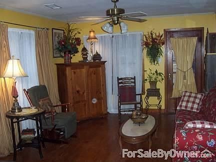 Living Room : Original Hardwood Floors