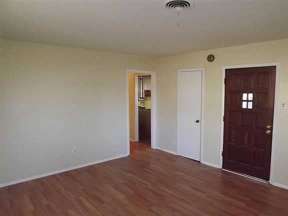 4th image of 218 W Carolyn Dr