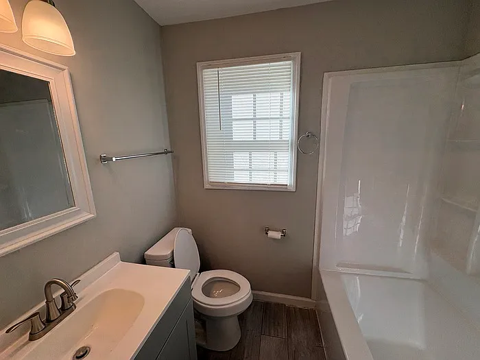 3 bed, 2.0 bath, 1360 sqft, $1,300 — Photo 4