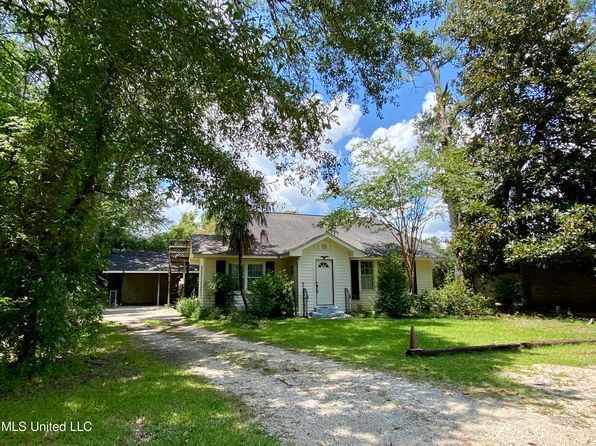 1903 Circle Dr, Picayune, MS 39466