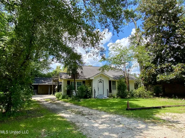 1903 Circle Dr, Picayune, MS 39466