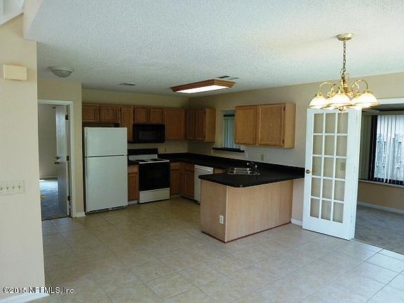 3rd image of 2082 Saint Martins Dr E