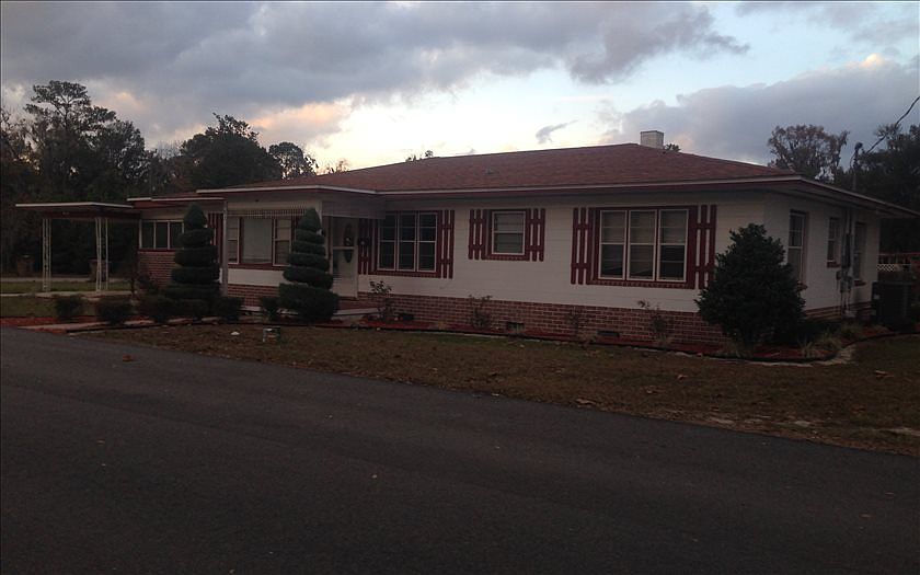 1st image of 881 NE Lake Dr