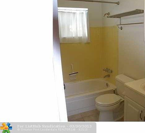 4th image of 9511 NW 25th Ct