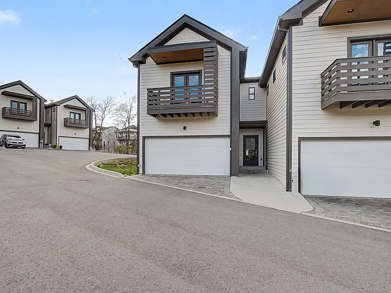 206 Ben Allen Rd #4 — Photo 1
