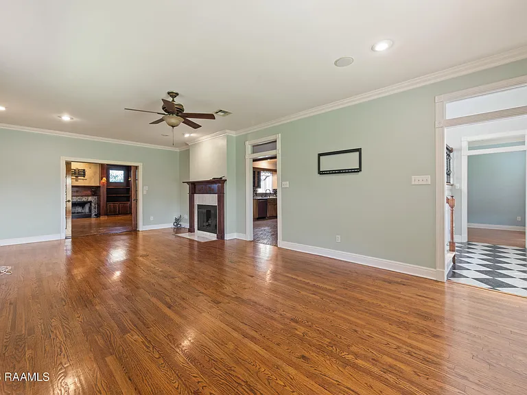 300 Oak Hollow Dr — Photo 21