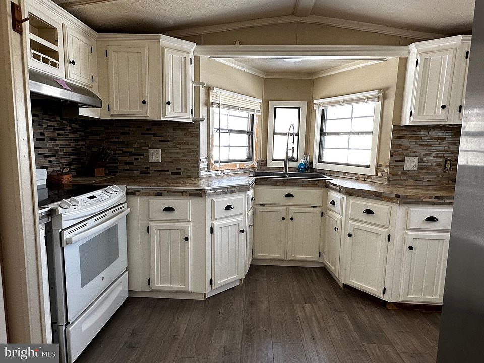 1st image of 409 Underwood Ln