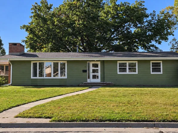 739 14th Street Pl, Nevada, IA 50201