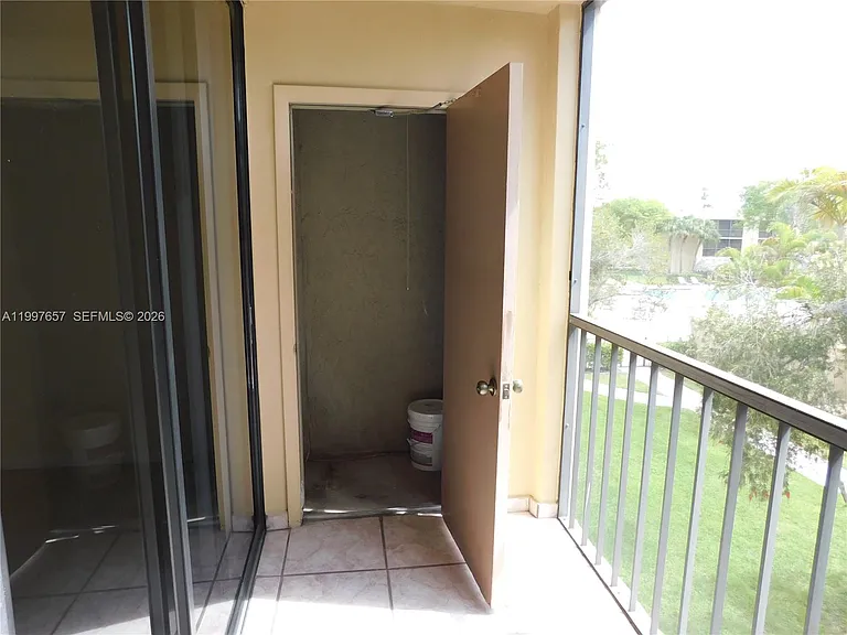 8065 SW 107th Ave #321 — Photo 15