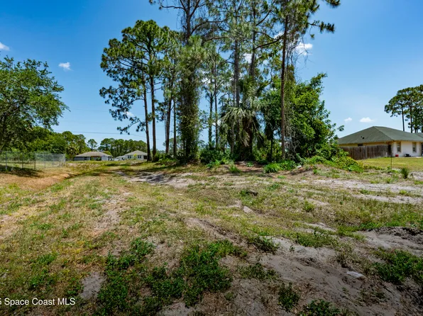 585 Tejon Ave SW, Palm Bay, FL 32908