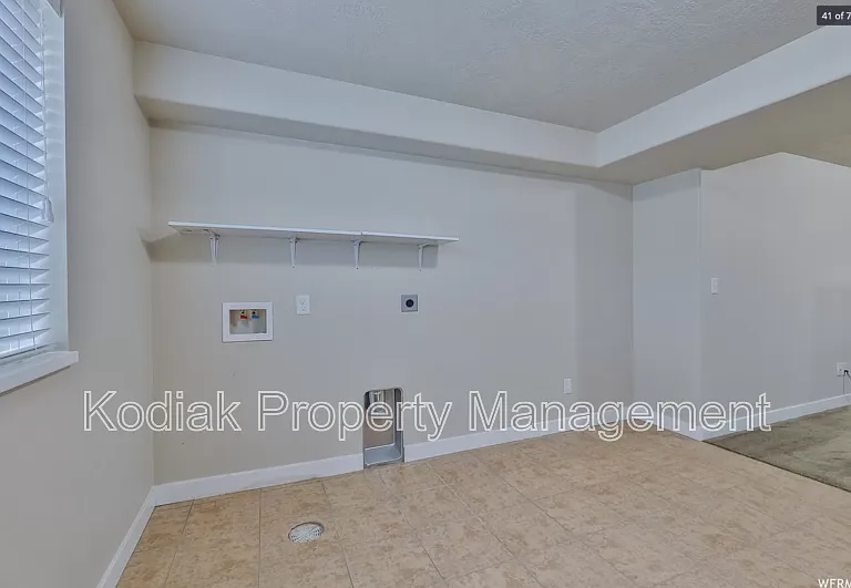 1463 S Kentucky Derby Way — Photo 23