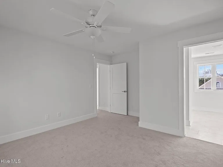 4782 Yellowood Dr — Photo 6