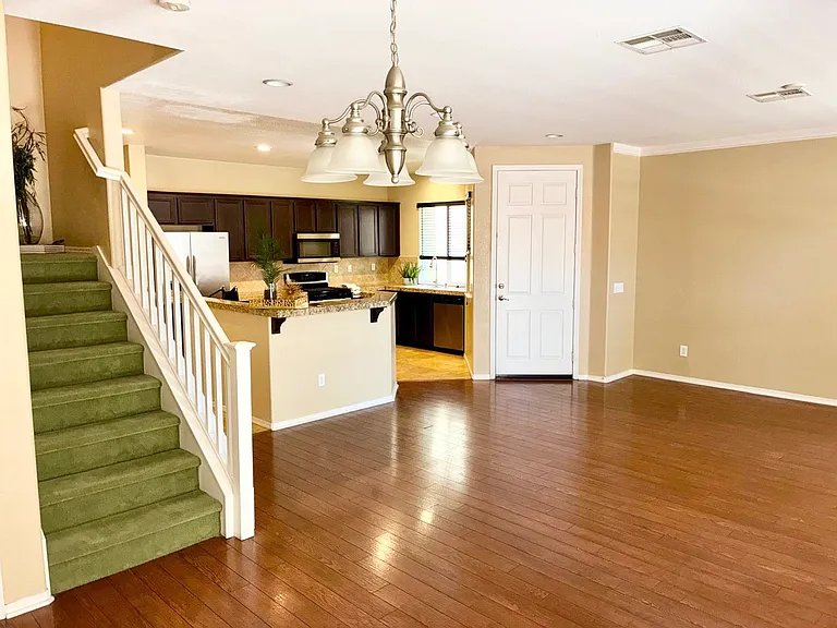 425 S Meadowbrook Dr S #106 — Photo 16