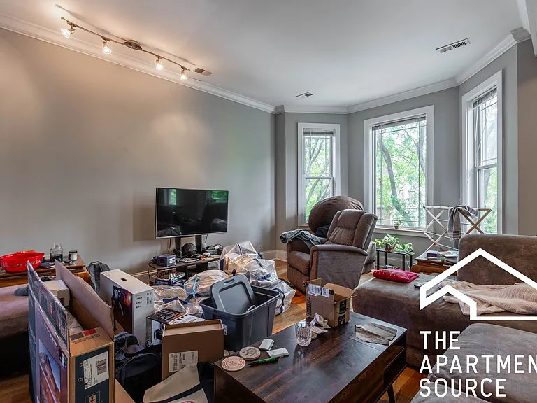 1314 W Roscoe St #2 — Photo 6