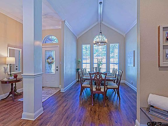 3rd image of 3007 Great Oaks Cir