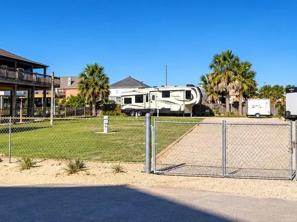 850 Kahla Dr, Crystal Beach, TX 77650