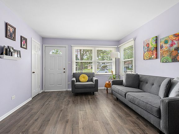 3rd image of 9048 W 147th St