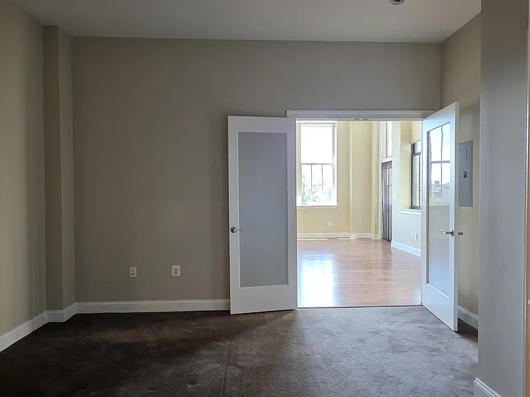 314-22 Walnut St #402 — Photo 24