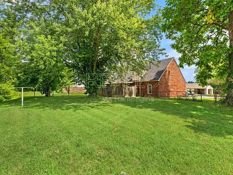 817 Lancelot Ct — Photo 20