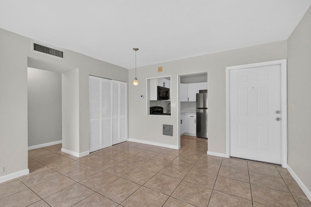 151 SE 6th Avenue #16, photo 3