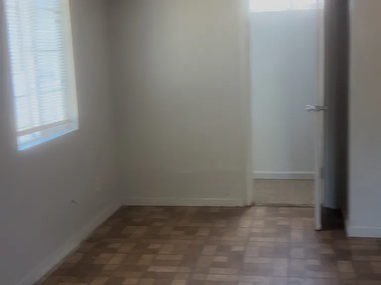 851 E 22nd St #1B — Photo 3