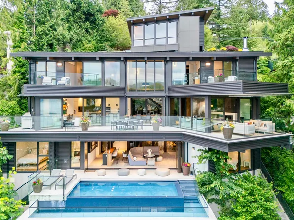 1840 Naomi Pl, North Vancouver, BC V7G 1Y1