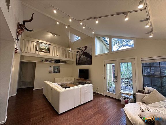 3rd image of 104 Elm Hill Ct