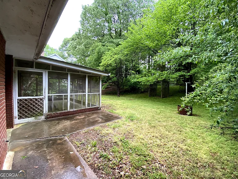452 Windsor Dr SW — Photo 11