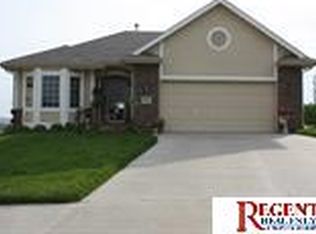 9521 Valley Rd, La Vista, NE 68128