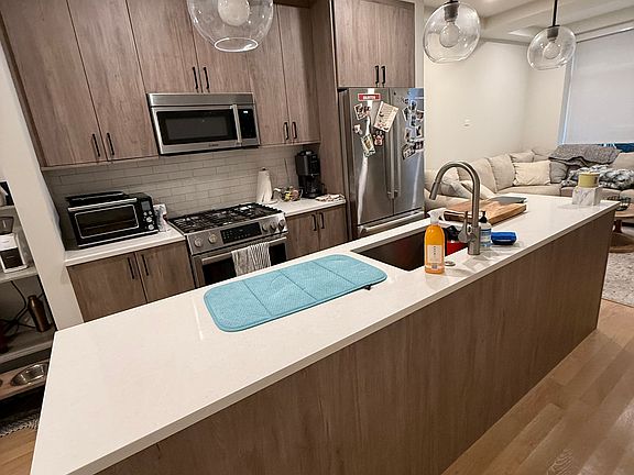 2nd image of 3208 N Southport Ave #202