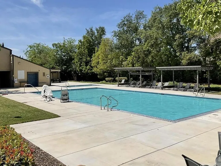 5154 Greenberry Dr — Photo 17