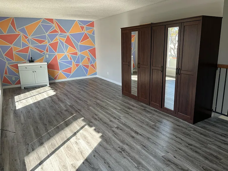 1042 Bennett Ave #1 — Photo 18
