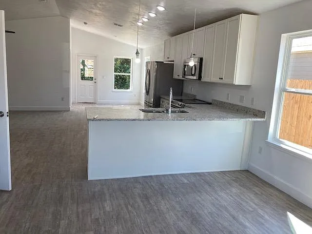 3 bed, 1502 sqft, $1,900 — Photo 3