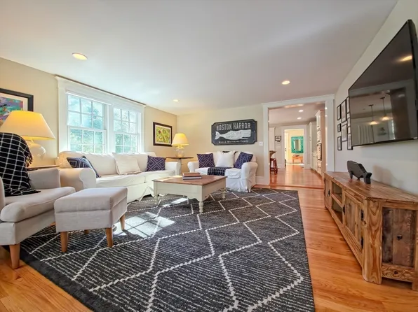 552 Main St, Barnstable, MA 02630