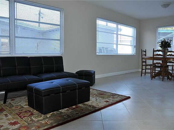 4th image of 626 12th Ave NE #8