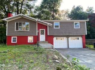 47 Quaker Dr, West Warwick, RI 02893
