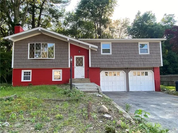 47 Quaker Dr, West Warwick, RI 02893